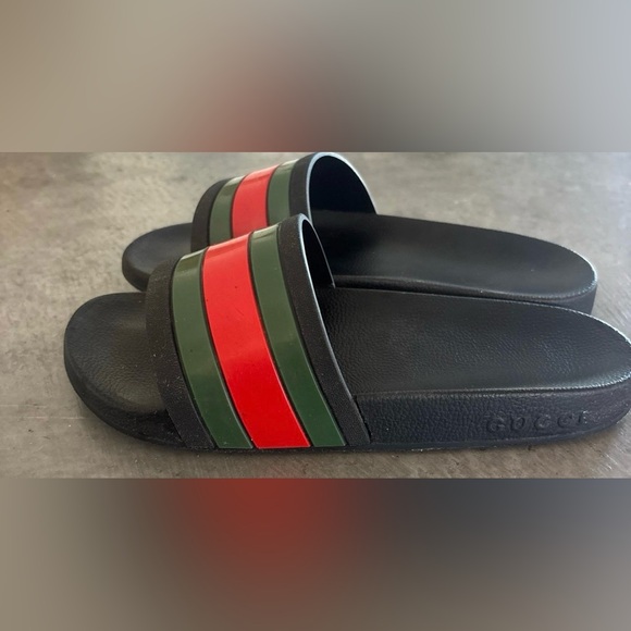 Authentic Men’s Gucci slides - Picture 3 of 3